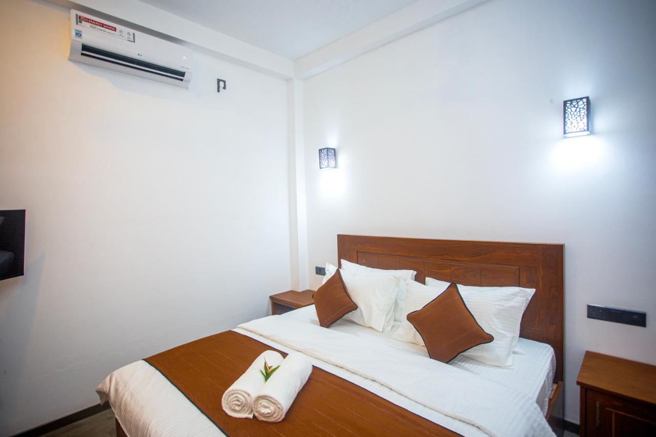The Shades Galle Exterior photo