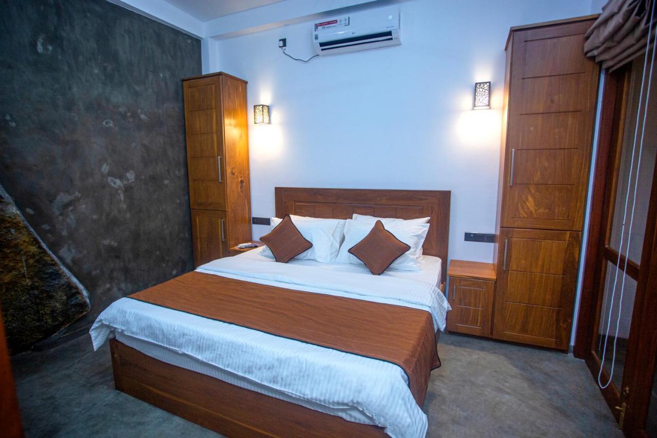 The Shades Galle Exterior photo