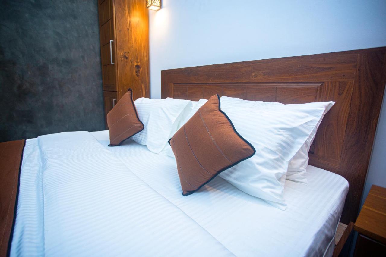 The Shades Galle Exterior photo