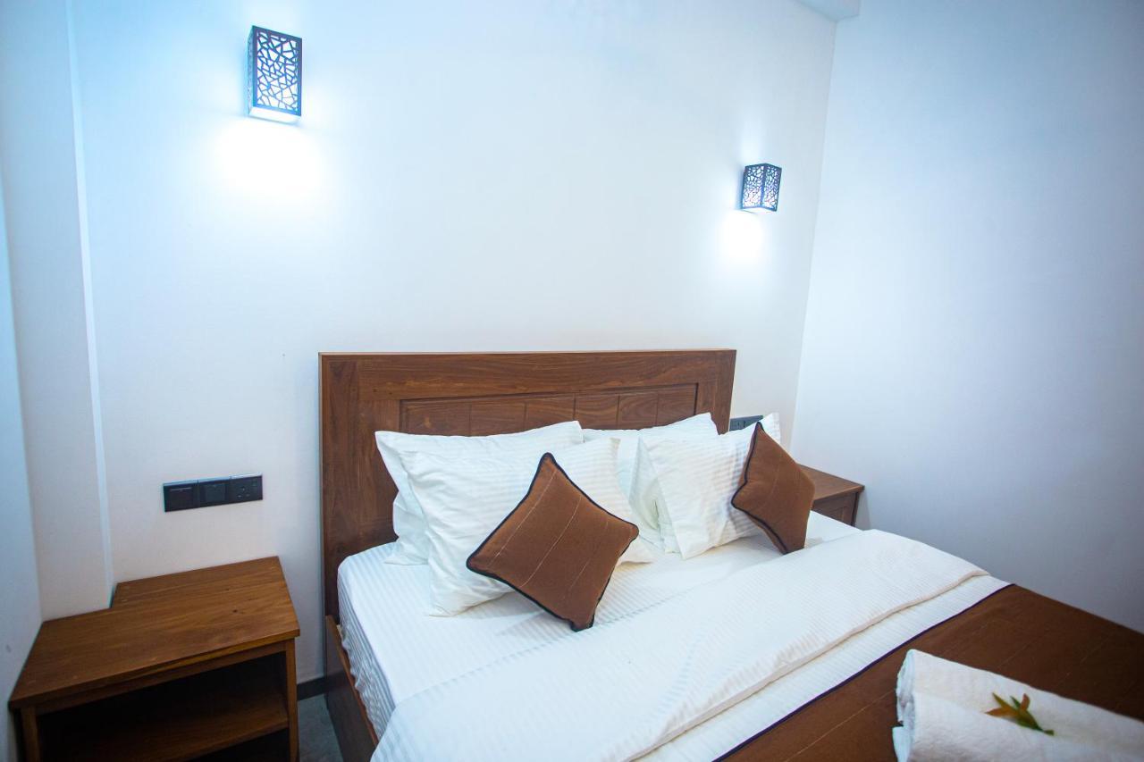 The Shades Galle Exterior photo